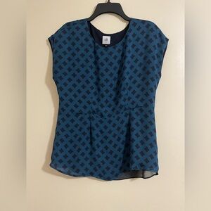 Cabi Short Sleeve Geometric Print Black & Blue Fitted Waist Lined Blouse Sz S